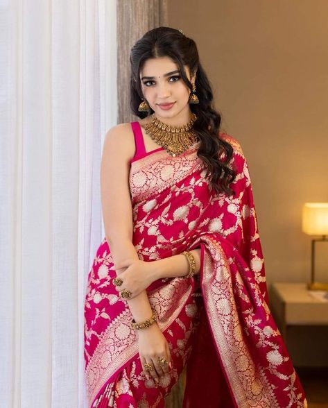 Krithi Shetty, Saree Hairstyles, Simple Saree Designs, Simple Sarees, Desi Fashion Casual, Saree Designs Party Wear, Saree Trends, Stylish Sarees, Saree Look