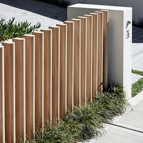 Front Garden Design Australia, Contemporary Fence Design, Curved Fence, Contemporary Fence, Contemporary Gates, Gardens Australia, Contemporary Landscape Design, House Fence Design, Modern Fence Design