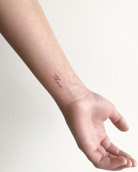 Small Name Tattoo, Name Tattoos On Arm, Wrist Tattoos Words, Memorial Tattoo Ideas, Handwriting Tattoos, Name Tattoos On Wrist, Baby Name Tattoos, Tattoo Tiny, Tiny Wrist Tattoos