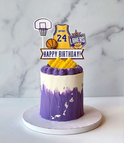 Kobe Year Cake, Stephen Curry Cake, Dipped Sweets, Nba Party, Basketball Birthday Cake, Birth Cakes, Lakers Wallpaper, Half Birthday Baby, Basketball Cake