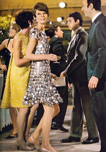 Audrey in dress by Paco Rabanne Two For The Road, Audrey Hepburn Born, Audrey Hepburn Style, Meg Ryan, Hepburn Style, Look Retro, Romy Schneider, My Fair Lady, British Actresses