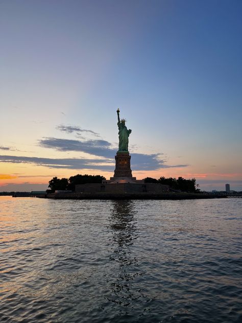 New York Ferry, New York Statue Of Liberty, New York Statue, Nyc Lifestyle, Staten Island New York, Staten Island Ferry, York Travel, Dog Stories, New York Travel