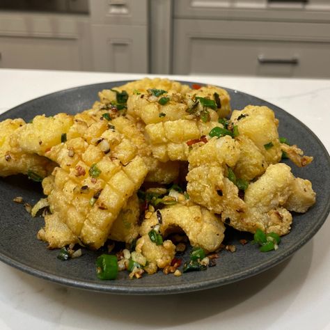 Salt and Pepper Cuttlefish - Kwokspots Cuttlefish Recipes, Honeycomb Recipe, Chinese Seafood, Sea Foods, Panna Cotta Recipe, Meals Ideas, Kimchi Recipe, Chinese Takeout, Lemon Butter Sauce