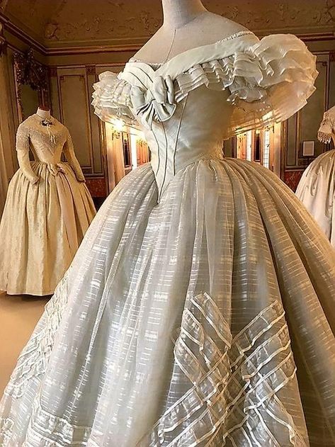 1860s Ballgown, Victorian Ballgown, Victorian Ball Gowns, White Ball Gown, 1860s Dresses, Movie Cosplay, 1850s Fashion, Victorian Era Fashion, Wedding Dress Evening