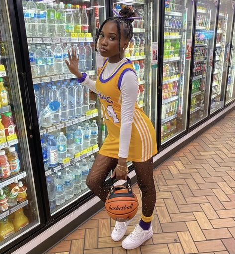 Basketball Jersey Outfit Women, Jersey Dress Outfit, Basketball Game Outfit Women, Basketball Jersey Outfit, Jersey Outfits, Drip Clothing, Halloween Group, Jersey Fashion, Birthday Fits