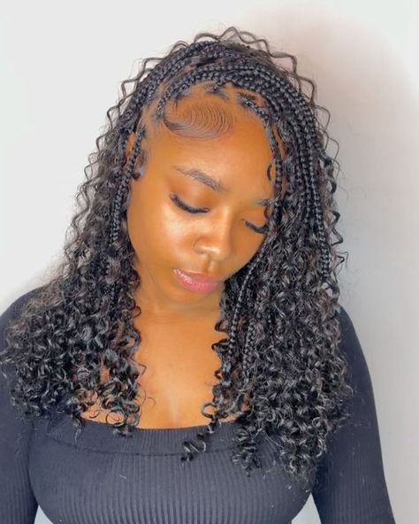 @styledbyarii_ on Instagram: "i think this might be one of my fav braided hairstyles😍😍  BOOK: short shmedium knotless + goddess hair + curly ends  #bobknotlessbraids #bobknotless #knotlessbraids #knotlessbraidslondon #bohobraids #bohobraidslondon #bohemianbraids #bohemianbraidslondon #goddessboxbraids #goddessbraids #londonbraider #braidernearme #holidaybraids #holidayhairstyle #explore #explorepage #fyp #blackgirlmagic #melaninpoppin #styledbyarii_" Goddess Bob Box Braids, Knotless Bob Goddess Braids, Mid Back Box Braids With Curly Ends, Short Medium Goddess Braids, Holiday Braided Hairstyles, Braided Curly Bob, Short Boohoo Knotless Braids, Medium Bob Boho Knotless Braids, Short Knotless Box Braids With Curly Ends Hairstyles