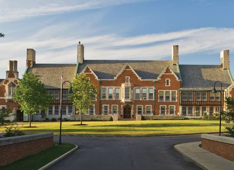 Old High School Building, Private School Exterior, Vintage School Building, Highschool Exterior, Modern School Building Design, American School Aesthetic, High School Architecture, Fall Town, School Exterior