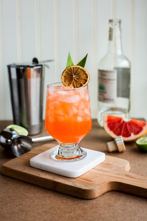 Siesta Cocktail, Happy Thirsty Thursday, Tequila Day, National Tequila Day, Easy Summer Cocktails, Vodka Soda, Tequila Drinks, Thirsty Thursday, Grapefruit Juice