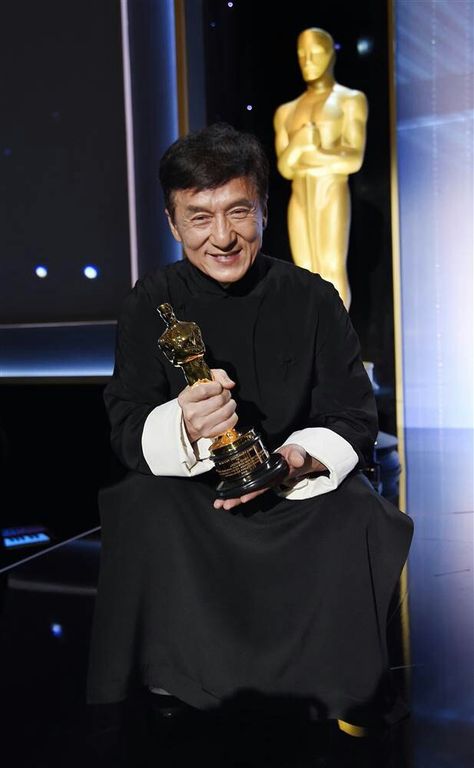 Jackie Chan OSCAR Jacky Chan, Jackie Chan Movies, Action Icon, Beer Names, Artist Film, Jennifer Aniston Style, Jet Li, Ip Man, Pencak Silat