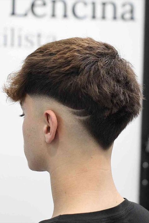 The Super V Cut for Men with Thick Hair Low Fade Haircut Men's, Haircut Ponytail, Taper Fade Short Hair, V Cut Hair, V Shaped Haircut, Men Hair Highlights, Haircut Names For Men, Mens Haircuts Short Hair, Haircut Medium