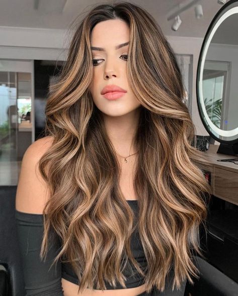 Hair Inspo Low Maintenance, Honey Balayage With Money Piece, Brunette Full Head Highlights, Hair Color With Highlights For Morena, Belage Hair Balayage Brown, Brown Sugar Balayage, Layered Hair Color Ideas, Full Hair Highlights, Balayage Hair On Brown Skin