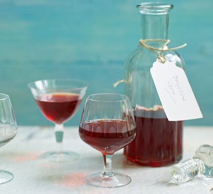 Damson Recipes, Damson Gin Recipe, Gin Infusions, Allotment Recipes, Plum Gin, Homemade Gin, Classy Cocktails, Gin Recipe, Ribs Recipes