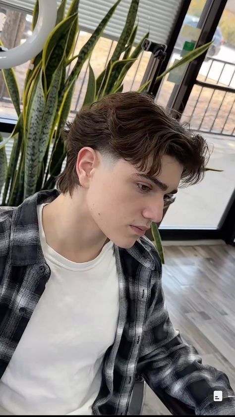 Straight Hair Flow Men, Modern Haircuts Men, Modern Mullet Fade, Modern Mullet Straight Hair, Mullet Hairstyle Mens Straight Hair, Men Haircut Fade, Modern Mullet For Men, Middle Part Hairstyles Men, Middle Part Haircut