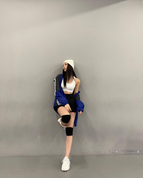 Kpop Dance Practice Outfits, Itzy Pics, Dance Outfits Practice, Practice Outfits, Dance Practice, Kpop Outfits, Dance Outfits, Instagram Update, South Korean Girls