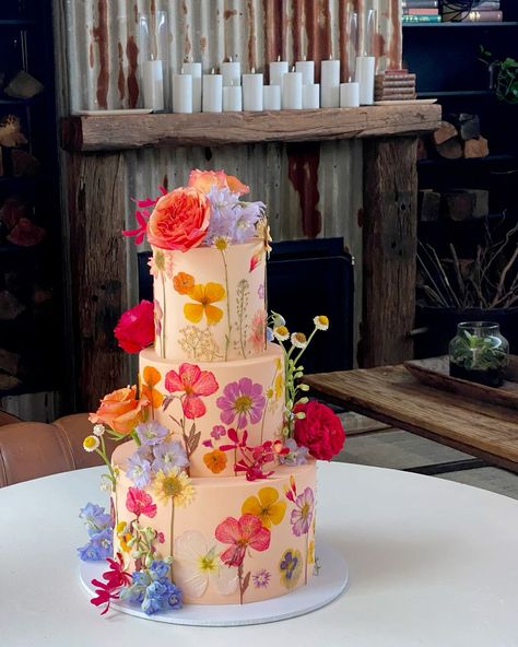 Pressed edible florals combined with divine fresh flowers for Caitlin + Nicholas at The Homestead Berry Australia. Cake by Savvy Fare Cake Sydney Edible Flowers Cake, Colorful Wedding Cakes, Boho Cake, Fresh Flower Cake, Floral Wedding Cake, June 1st, Wedding Cakes With Flowers, Sydney Wedding, Garden Party Wedding