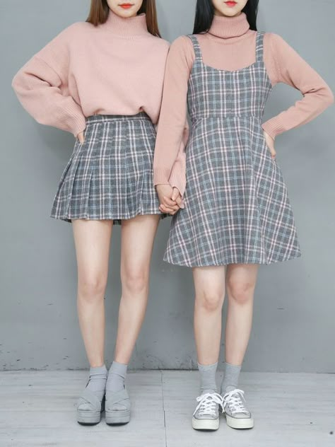 Korean Twin Fashion - Official Korean Fashion Twin Fashion, Twins Fashion, Mode Ulzzang, Stile Casual Chic, Korean Fashion Kpop, Korean Fashion Outfits, Hipster Outfits, Korean Fashion Dress, Korean Fashion Trends