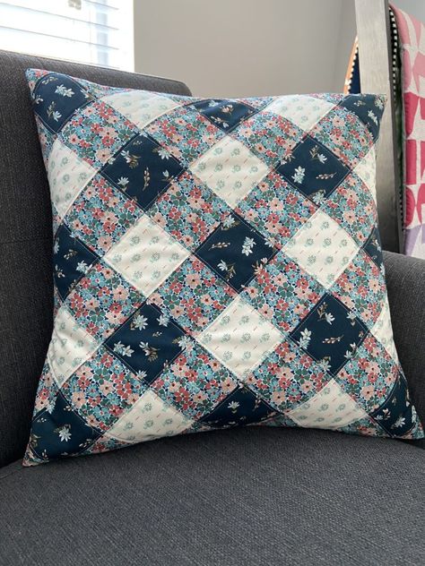 Liberty Winterbourne – Gingham Pillow – Riley Blake Designs Lumbar Pillow Quilt Pattern, Quilted Cushion Covers Ideas, Quilted Pillow Patterns Free, Quilt Patterns For Pillows, Quilted Pillow Case Pattern, Quilted Couch Pillows, Quilted Cushion Covers Free Pattern, Quilt Cushion Covers, Quilted Throw Pillow Patterns