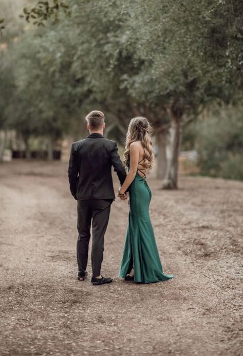 Formal Shoot Ideas, Best Prom Pictures Ideas, Plus Size Prom Photoshoot, Couple Poses Matric Farewell, Prom Couple Pics Photo Ideas, Formal Picture Poses Couple, Prom Pictures Professional, Matric Dance Poses Ideas, Hoco Posing Ideas