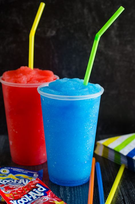 Learn how to make a slushie in your blender at home with just 4 ingredients. This homemade slushie recipe, using Kool-aid powder, is a summertime favorite and comes together in less than 5 minutes! Slushie In A Bag, How To Make Slushies, Homemade Slushie, Slushy Recipes, Slushies Recipes, Icee Slushie, Slush Puppies, Homemade Slushies, Kid Drinks Recipes