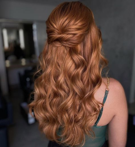 Prom Hairstyles For Long Red Hair, Bridal Hairstyles Half Up Half Down Red Hair, Red Hair Hairstyles Wedding, Redhead Bridesmaid Hair, Red Hair Wedding Styles, Copper Hair Wedding Hairstyles, Prom Hairstyles For Ginger Hair, Wedding Hairstyles Redhair, Wedding Hair Strawberry Blonde