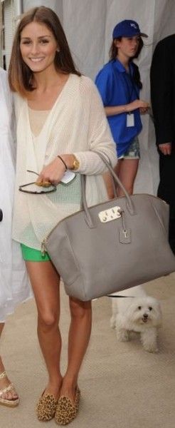 bag, shorts and shirt Giovanna Battaglia, Leopard Loafers Outfit, Loafers Outfit Summer, Estilo Olivia Palermo, Chloë Sevigny, Leopard Print Loafers, Mode Tips, Leopard Loafers, Loafers Outfit