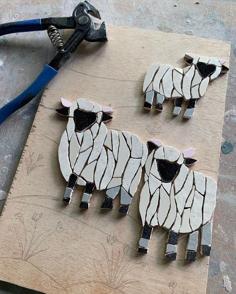 Felicity Ball Mosaics | Work in progress - a flock of sheep is emerging! 🐑🐑🐑 #homedecorideas #artforsale #originalartwork #artlife #interiordesignideas… | Instagram Animal Mosaic Art, Tile Mosaic Art Diy, Stained Glass Sheep, Easy Mosaic Patterns Free Printable, Mosiacs Projects Diy, Diy Mosaic Ideas, Mosaic Tile Ideas, Mosaic Art Ideas, Diy Mosaic Projects