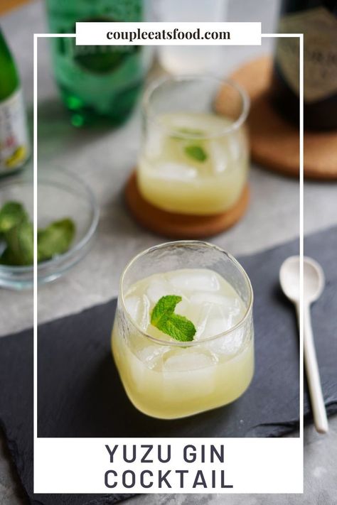 Tumbler glass of yuzu gin cocktail topped with a mint leaf, on a charcoal stone platter. Simple Syrup Drinks, Lemon Water Before Bed, Lemon Juice Benefits, Hot Lemon Water, Mint Simple Syrup, Tonic Recipe, Gin Recipes, Lemon Water Benefits, Gin Drinks