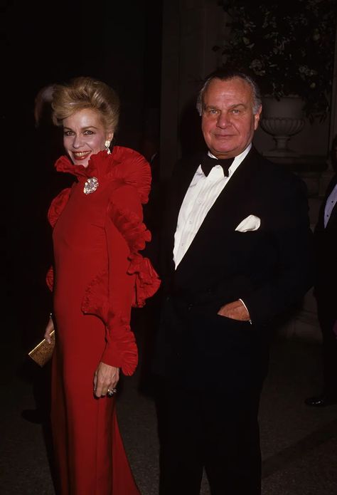 Bill Blass’s Best Red-Carpet Moments | Vogue Lynn Wyatt, Mark D Sikes, Fashion Design Collection, Fashion D, Dress Closet, American Fashion Designers, Elsa Peretti, Bill Blass, Evening Outfits