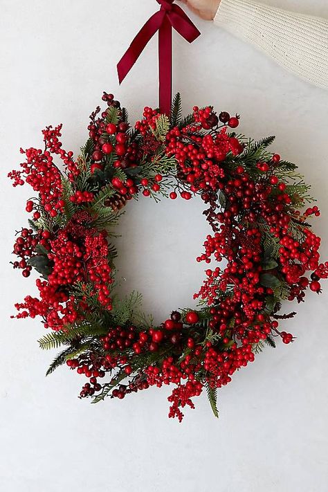 Ikea Christmas Decorations, John Lewis Christmas Decorations, Christmas Wreaths For Windows, Dekoratívne Vence, Jul Diy, Ikea Christmas, Flocked Christmas Trees Decorated, Christmas Trends, Magical Christmas