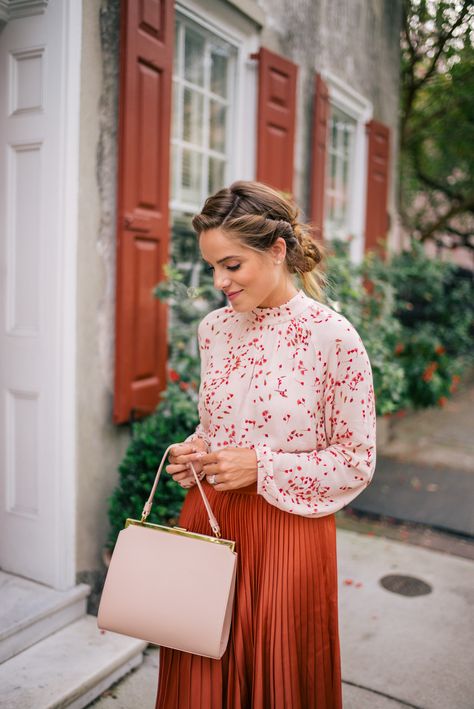 Grown Up Feminine Style, Classic Romantic Style Outfit, Gal Meets Glam Fall, Julia Berolzheimer, Warm Colours, Gal Meets Glam, Spring Look, Mansur Gavriel, Looks Chic