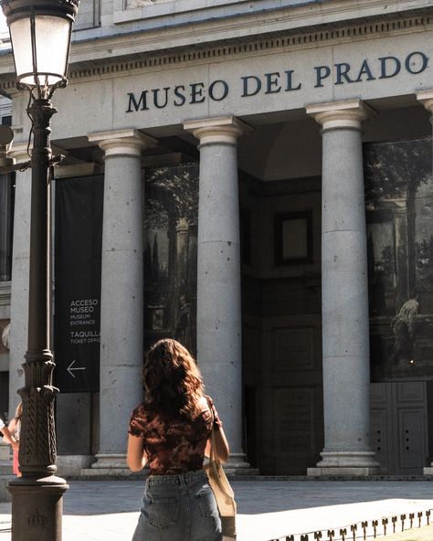 Madrid. Día 2 Tanto tiempo anhelando volver y tantos sueños que se transformaron en tan pocos años. Caminé todo el día con sentimientos encontrados entre el impactante museo del prado, la belleza de la vista del palacio de Cibeles y la tortura del jetlag (al que a hasta ahora consideraba un mito) Me frustré al no conseguir entrada para ver a Katie @officialkatiejames pero tuve un golpe de suerte por aterrizar en @cardamomoflamenco y ver este espectáculo increíble ¡Qué viaje estaba empezando! ... Madrid Prado, Travel Madrid, Madrid Aesthetic, Madrid Girl, August 9, National Anthem, Madrid Spain, Photo Ideas, Madrid