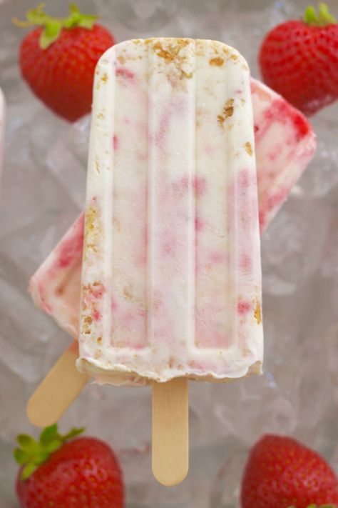 Strawberry Cheesecake Popsicles - the perfect treat for Summer time Strawberry Cheesecake Popsicles, Cheesecake Popsicles, Frozen Popsicles, Healthy Popsicle Recipes, Ice Pop Recipes, Bigger Bolder Baking, Fruit Popsicles, Ice Cream Pops, Homemade Popsicles