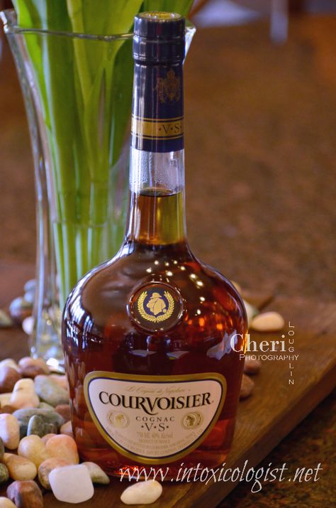 Courvoisier Cognac, Best Cognac, Grape Brandy, Liqueurs Recipes, Good Whiskey, Kitchen Jars, Cigars And Whiskey, Wine And Liquor, Italian Wine