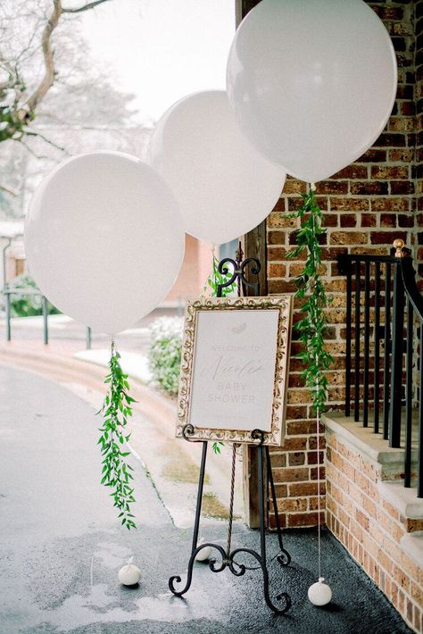 Entrance Party Decoration, Balloons Outdoor Party, Balloons On Welcome Sign, Balloon Walkway Entrance, Entrance Balloon Decoration, Welcome Balloon Decoration, Birthday Party Entrance Decoration, Welcome Sign With Balloons, Outdoor Balloon Decorations