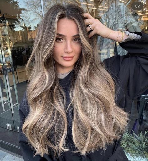 Light Chestnut Hair, Blonde Highlights With Lowlights, Strawberry Highlights, Blonde Highlights Ideas, Balyage Long Hair, Tan Skin Blonde Hair, Highlights Ideas, Chestnut Hair, Red Blonde Hair