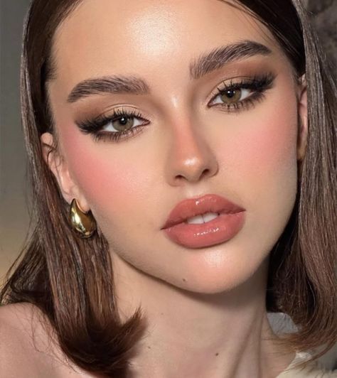 Nevermore Oc, Dewy Glam Makeup, Glowy Prom Makeup, Golden Glam Makeup, Golden Glow Makeup, Natural Glam Makeup Looks, Earthy Makeup Looks, Soft Prom Makeup, Sun Kissed Makeup