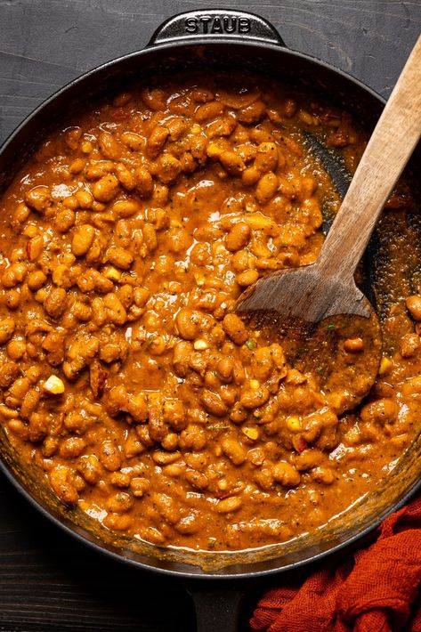 How to Make BBQ Pinto Beans Vegetarian Pinto Bean Recipes, Bbq Pinto Beans Recipe, Bbq Pinto Beans, Vegan Pinto Beans, Vegetarian Baked Beans, Pinto Bean Recipes, Bean Dishes, Bbq Beans, How To Make Bbq