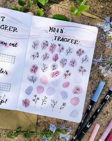 Journal Mood Tracker Ideas, Bujo Trackers, Mood Tracker Ideas, Bullet Journal Essentials, Bullet Journal Mood Tracker, Journal Mood Tracker, Tracker Ideas, Bullet Journal Ideas Templates, Creating A Bullet Journal