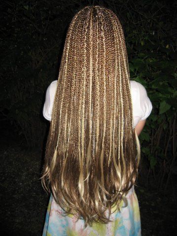 Sowing Hair Styles, Bumped Ends Braids, Box Braids Color Ideas Brown Skin, Dark Brown And Light Brown Braids, Yaky Pony Braids, Braids With Bumped Ends, Brown And Blonde Box Braids, Feather Braids, Brown And Blonde Braids