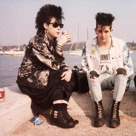 80s new wave fashion - jean jackets, cross earrings, Mohawks, Ray Bans 80s Punk Outfits, 80s Alternative Fashion, Goth Pics, Disco Punk, 80s Punk Fashion, Sing Street, Gothic People, Goth Things, Dark Punk