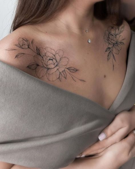 Best tatto ideas for you. These beautifully subtle designs will leave you craving your own. #tattoo #tattoopics #tattooart #tattooideas #tattooideasforwomen #trendingtattoo #trends #hotgirlstatto #cutegirlstattoo #womenstattooideas #womenstattooideas2022 Small Flower Tattoos Collar Bone, Flower Tattoo With Dermal Piercing, French Aesthetic Tattoo, Feminine Collar Bone Tattoos, Clavicle Tattoos For Women, Clavicle Tattoos, Tattoo Clavicle, Chest Tattoo Flowers, Collar Tattoo