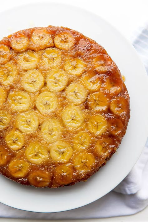 Caramelized Banana Upside Down Cake brings banana bread to a whole new level. Best yet? It takes one bowl and only 1 hour to make! Springform Pan Recipes, Banana Upside Down Cake, Spring Form Pan, Mousse Au Chocolat Torte, Banana Cake Recipes, Spring Form, Upside Down Cakes, Caramelized Banana, Broma Bakery