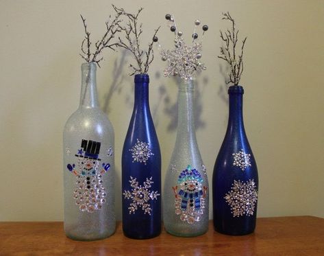 As you prepare to dress your home for the holidays, get festive by creating winter wonderland themed decorations, by re-purposing your leftover wine bottles. I love these snowman & snowflake holiday decorations, they're just creative & fun! For winter wonderland designs, I like to use the blue wine bottles for colorful contrast to create sparkly designs on top of. Snowman Craft Ideas, Holiday Wine Bottle Crafts, Creative Snowman, Snowman Wine Bottle, Recycled Christmas Decorations, Holiday Wine Bottles, Blue Wine Bottles, Snowman Crafts Diy, Wine Bottle Centerpieces