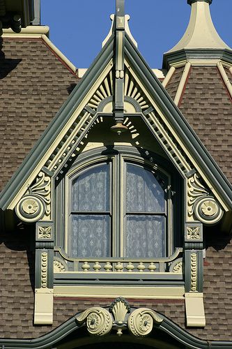 Carson Mansion, Victorian Woodwork, Victorian Windows, Victorian Exterior, Victorian Bed, Inspiring Architecture, Victorian Age, Painting House, Interesting Architecture