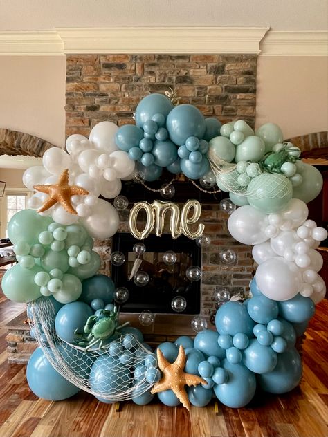 Fish Themed Balloon Arch, Shark Party Balloon Garland, Under The Sea Party Balloons, Under The Sea First Birthday Decorations, Underwater Balloon Garland, One Year Old Ocean Birthday, Under The Sea Birthday Balloons, Sea Bday Theme, Ocean Themed One Year Old Birthday