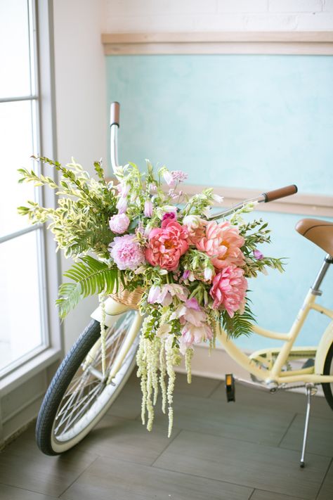 Flower adorned bike. Photography: Kimberly Chau - kimberlychau.com French Cafe Bridal Shower Theme, French Inspired Bridal Shower Theme, Picnic In Paris Bridal Shower Theme, Parisian Themed Birthday Party, Whimsical Garden Bridal Shower Ideas, French Country Bridal Shower Ideas, Flower Market Bridal Shower Theme, French Themed Bridal Shower Ideas, Parisian Bridal Shower Ideas