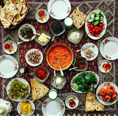 Iranian breakfast Moroccan Party Food, Iranian Breakfast, Iranian Cuisine, Turkish Breakfast, Iranian Food, Tapas Recipes, Warm Breakfast, Eating Breakfast, Persian Style