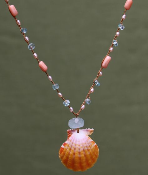 Sea Shell Jewelry Necklace, Hippy Beaded Jewelry, Crochet Shell Necklace, Shell And Bead Necklace, Seashell Pendant Necklace, Necklaces With Shells, Beaded Necklace With Shell, Metkayina Jewelry, Shell Jewelry Aesthetic