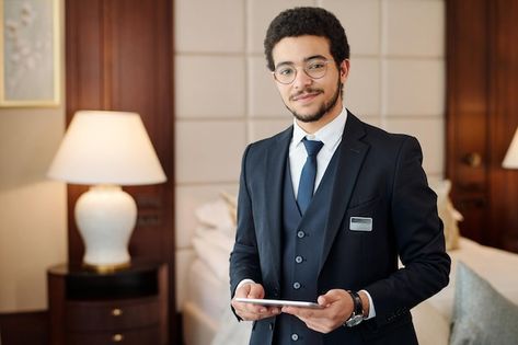 Photo young confident head manager of lu... | Premium Photo #Freepik #photo #owner #business-owner #young-entrepreneur #entrepreneur Hotel Manager, Hotel Worker, Ux App Design, Luxurious Hotel, Office Manager, Front Office, Hotel Management, Premium Photo, Business Owner