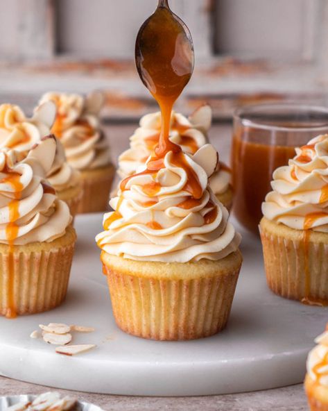 Salted Caramel Buttercream, Almond Cupcakes, Homemade Salted Caramel, Salted Caramel Cupcakes, Cupcakes Filled, Salted Caramel Cheesecake, Caramel Cupcakes, Butter Cupcakes, Caramel Buttercream